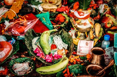 Pashupatinath Tapınağı, 5. yüzyılda yaratılan, Nepal 'in başkenti Katmandu' nun doğusundaki Bagmati Nehri kıyısında yer alan ünlü ve kutsal bir Hindu tapınağı kompleksidir.