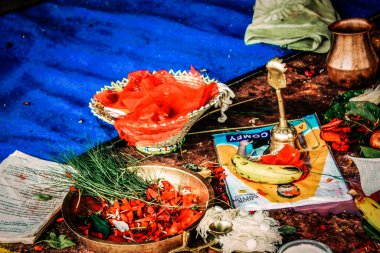 Pashupatinath Tapınağı, 5. yüzyılda yaratılan, Nepal 'in başkenti Katmandu' nun doğusundaki Bagmati Nehri kıyısında yer alan ünlü ve kutsal bir Hindu tapınağı kompleksidir.