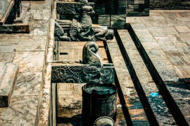 Pashupatinath Tapınağı, 5. yüzyılda yaratılan, Nepal 'in başkenti Katmandu' nun doğusundaki Bagmati Nehri kıyısında yer alan ünlü ve kutsal bir Hindu tapınağı kompleksidir.