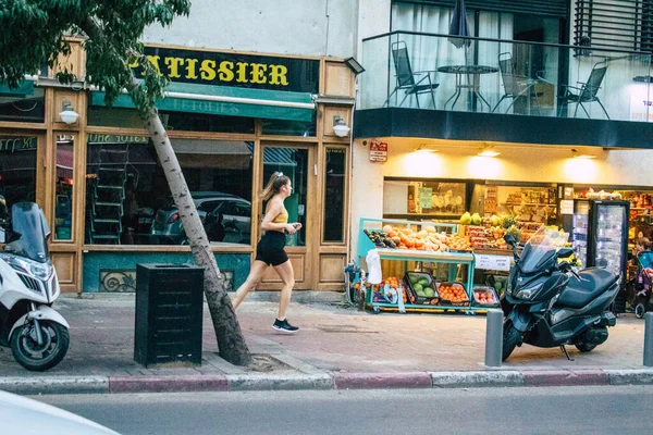 Тель Авив Израиль Декабря 2020 Вид Неопознанных Израильтян Идущих Улицам — стоковое фото