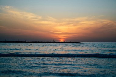 Tel Aviv İsrail 12 Aralık 2020 Coronavirus salgını sırasında İsrail 'i vuran Tel Aviv plajı manzarası