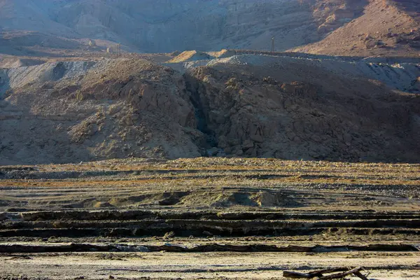 Dağ doğa manzarası. Güneşli bir günde çöl. İsrail 'de Negev Çölü