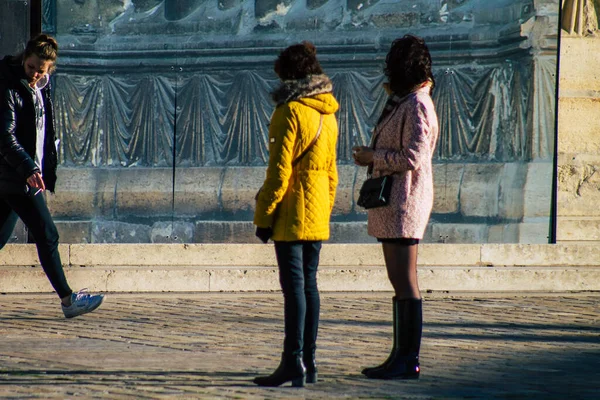 Reims Francia Diciembre 2020 Vista Turistas Identificados Visitando Caminando Frente — Foto de Stock