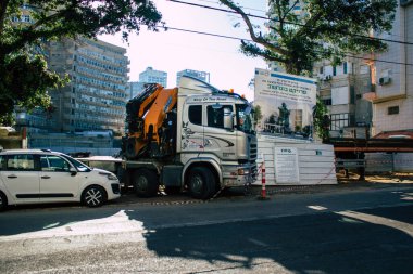 Tel Aviv İsrail 20 Aralık 2020 Coronavirus salgını sırasında Tel Aviv sokaklarındaki şehir trafiğini gösteriyor.