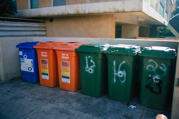 Tel Aviv İsrail 20 Aralık 2020 Tel Aviv sokaklarındaki çöp konteynırının kapatılması