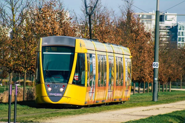 Reims Frankreich Dezember 2020 Blick Auf Eine Moderne Elektrische Straßenbahn — Stockfoto