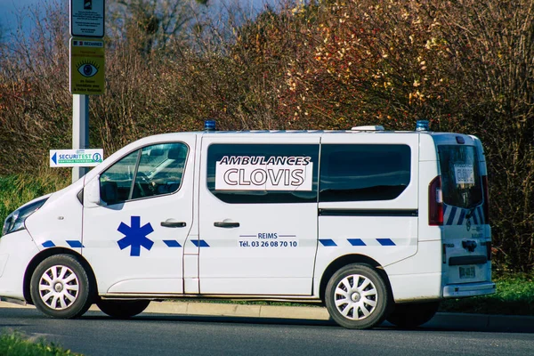 Reims Frankrike December 2020 Utsikt Över Traditionell Ambulans Som Kör — Stockfoto