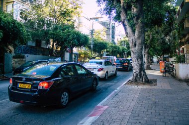Tel Aviv İsrail 28 Aralık 2020 Coronavirus salgını sırasında Tel Aviv sokaklarındaki şehir trafiğini gösteriyor.