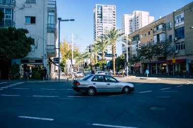 Tel Aviv İsrail 28 Aralık 2020 Coronavirus salgını sırasında Tel Aviv sokaklarındaki şehir trafiğini gösteriyor.