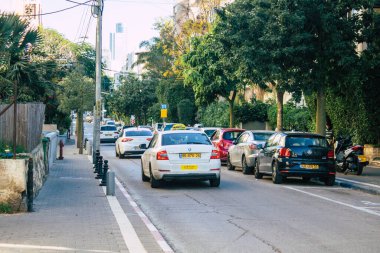 Tel Aviv İsrail 28 Aralık 2020 Coronavirus salgını sırasında Tel Aviv sokaklarındaki şehir trafiğini gösteriyor.