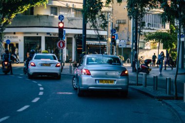 Tel Aviv İsrail 31 Aralık 2020 Coronavirus salgını sırasında Tel Aviv sokaklarındaki şehir trafiğini gösteriyor.