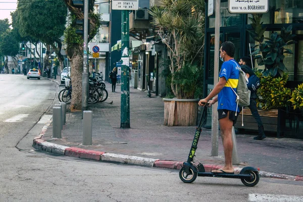 Tel Awiw Izrael Styczeń 2021 Widok Niezidentyfikowanych Ludzi Toczących Się — Zdjęcie stockowe
