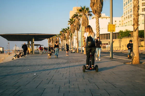 Τελ Αβίβ Ισραήλ Ιανουαρίου 2021 Άποψη Αγνώστων Ισραηλινών Που Περπατούν — Φωτογραφία Αρχείου