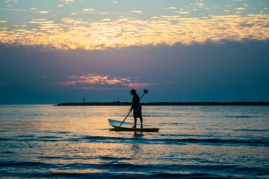 Tel Aviv İsrail 5 Ocak 2021 Tel Aviv sahilinde İsrail 'i vuran koronavirüs salgınına rağmen İsrail halkının eğlendiğini görüyoruz.