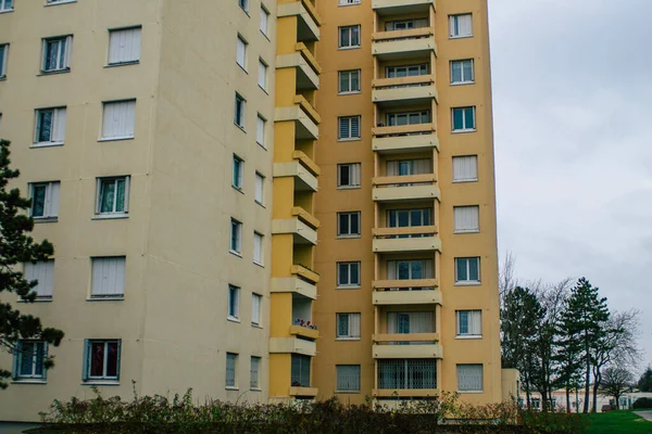 Reims Francia Enero 2021 Vista Fachada Edificio Moderno Bajo Cielo — Foto de Stock