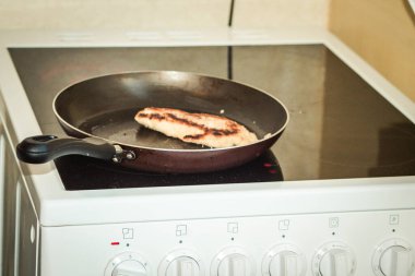 Reims France 08 Ocak 2021 Fransa 'da bir apartmanda bir mutfağın içini kapatın.