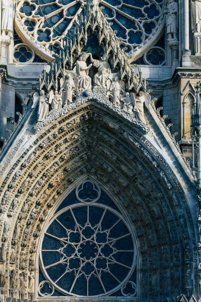 Reims Francja Styczeń 2021 Widok Zewnętrzną Fasadę Katedry Notre Dame — Zdjęcie stockowe