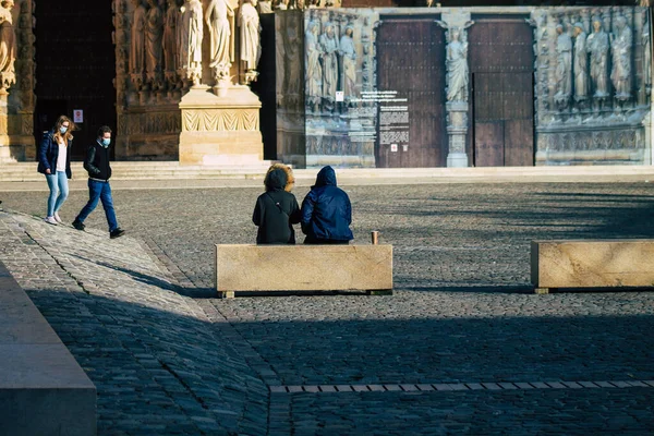 Reims Francia Enero 2021 Vista Franceses Identificados Sentados Las Calles —  Fotos de Stock