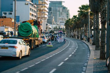 Tel Aviv İsrail 10 Ocak 2021 Coronavirus salgını sırasında Tel Aviv sokaklarındaki şehir trafiğini gösteriyor.