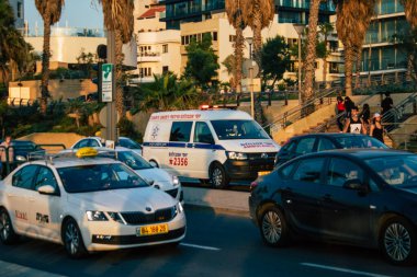 Tel Aviv İsrail 10 Ocak 2021 Coronavirus salgını sırasında Tel Aviv sokaklarındaki şehir trafiğini gösteriyor.