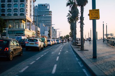 Tel Aviv İsrail 10 Ocak 2021 Coronavirus salgını sırasında Tel Aviv sokaklarındaki şehir trafiğini gösteriyor.