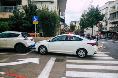 Tel Aviv İsrail 17 Ocak 2021 Coronavirus salgını sırasında Tel Aviv sokaklarındaki şehir trafiğini gösteriyor.