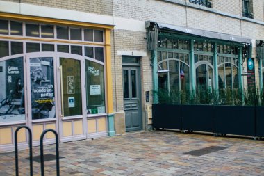 Reims şehrinde, virüsün yayılmasını sınırlamak için Coronavirus aşısını alması gereken Fransız vatandaşlarını barındırmak için 18 Ocak 2021 'de bir aşı merkezi açılmasını talep ediyor.