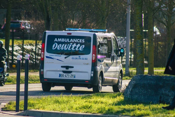 Reims France Janvier 2021 Vue Une Ambulance Traditionnelle Conduisant Dans — Photo