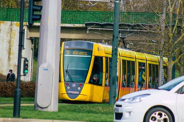 Reims Frankreich Januar 2021 Blick Auf Eine Moderne Elektrische Straßenbahn — Stockfoto