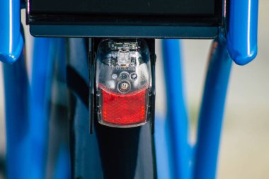 Reims Fransa 20 Ocak 2021 erişilebilir bisiklet görünümünü kısa süre için kiralamak, genellikle birkaç saat için sokakta park ve Reims toplu taşıma sisteminin bir parçası