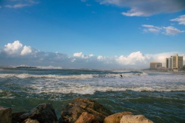 Tel Aviv İsrail 21 Ocak 2021 Tel Aviv sahilinde İsrail 'i vuran koronavirüs salgınına rağmen İsrail halkının eğlendiğini görüyoruz.