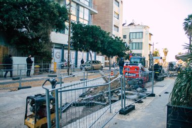 Tel Aviv İsrail 22 Ocak 2021 Kilitlenme ve Coronavirus salgını sırasında Tel Aviv sokaklarında bir inşaat alanının görüntüsü İsrail 'i vurdu