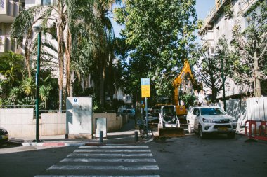 Tel Aviv İsrail 30 Ocak 2021 Tel Aviv sokaklarındaki şehir trafiği ve Coronavirus salgını İsrail 'i vurdu.