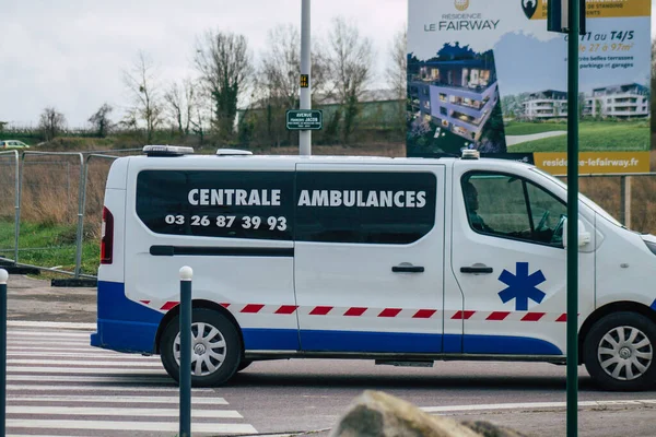 Reims Frankreich Februar 2021 Krankenwagen Fahren Durch Die Straßen Von — Stockfoto