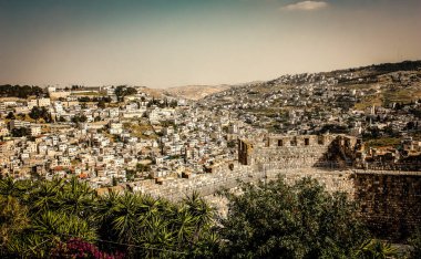 Kudüs İsrail, 13 Aralık 2019 Kudüs sokaklarındaki modern bir binanın cephesine bakınız.