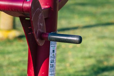 Fransa 'yı 10 Şubat 2021' de Coronavirus salgınının ardından hükümet tarafından kapatılan ve Fransa 'yı etkileyen kamu spor ekipmanları ve nüfus artışını sınırlamak amacıyla