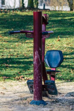 Fransa 'yı 10 Şubat 2021' de Coronavirus salgınının ardından hükümet tarafından kapatılan ve Fransa 'yı etkileyen kamu spor ekipmanları ve nüfus artışını sınırlamak amacıyla