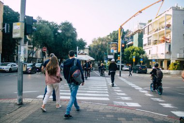 Tel Aviv İsrail 11 Şubat 2021 Tel Aviv sokaklarında kimliği belirsiz İsrailli insanlar Coronavirus salgını İsrail 'i vurdu.