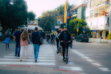 Tel Aviv İsrail 11 Şubat 2021 Tel Aviv sokaklarında kimliği belirsiz İsrailli insanlar Coronavirus salgını İsrail 'i vurdu.