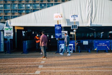 Tel Aviv İsrail 11 Şubat 2021 Coronavirus Aşılama Merkezi Rabin Meydanı 'nda, Tel Aviv' in merkezinde büyük bir halk meydanı ve insanların aşıyı almaya geldiği yerlerden biri.