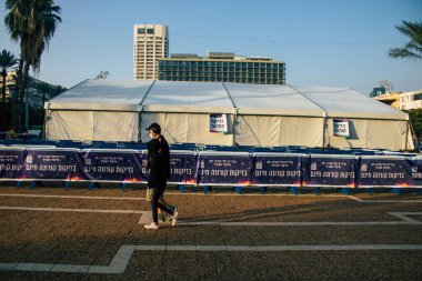 Tel Aviv İsrail 11 Şubat 2021 Coronavirus Aşılama Merkezi Rabin Meydanı 'nda, Tel Aviv' in merkezinde büyük bir halk meydanı ve insanların aşıyı almaya geldiği yerlerden biri.