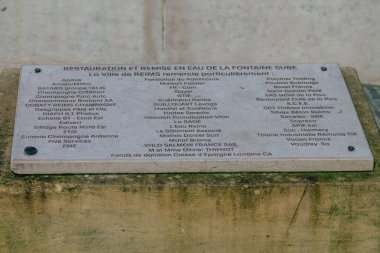 Reims France 16 Şubat 2021, Fransa 'nın Grand Est bölgesinde yer alan Reims şehir merkezindeki Sube çeşmesinin manzarası