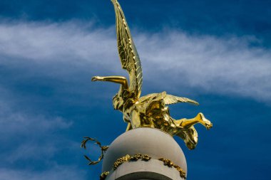 Reims France 16 Şubat 2021, Fransa 'nın Grand Est bölgesinde yer alan Reims şehir merkezindeki Sube çeşmesinin manzarası