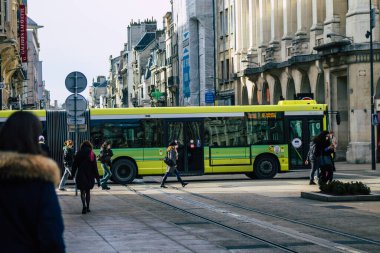Fransa 16 Şubat 2021 Coronavirus salgını sırasında Fransa 'yı ve Reims toplu taşıma sisteminin bir kısmını vuran yolcular için şehir otobüsü.