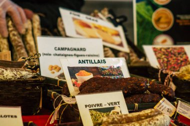 Reims Fransa 20 Şubat 2021 Coronavirus salgını sırasında Reims pazarında satılan çeşitli şarküterilerin kapatılması ve şehrin kilit altına alınması