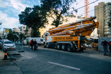 Tel Aviv İsrail 22 Şubat 2021 İnşaat alanı tecrit ve Coronavirus salgını sırasında Tel Aviv sokaklarında İsrail 'i vurdu.