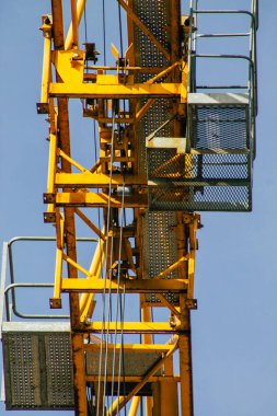 Reims 'de Coronavirus salgını sırasında Fransa' yı etkileyen yeni bir binanın inşaatındaki matkabın 25 Şubat 2021 'de kapatılmasını talep ediyor.