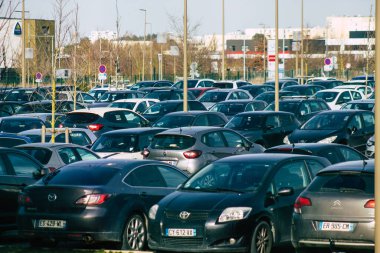 Reims kasabasında 25 Şubat 2021 'de Fransa' yı ele geçirdi çünkü Fransa 'yı etkileyen salgın sırasında insanlar evlerinde oturuyorlardı.