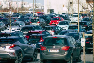 Reims kasabasında 25 Şubat 2021 'de Fransa' yı ele geçirdi çünkü Fransa 'yı etkileyen salgın sırasında insanlar evlerinde oturuyorlardı.