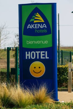 Fransa 'da Coronavirus salgını sırasında Reims' de bulunan bir binanın cephesinde 26 Şubat 2021 'de Fransa' yı vurdu.